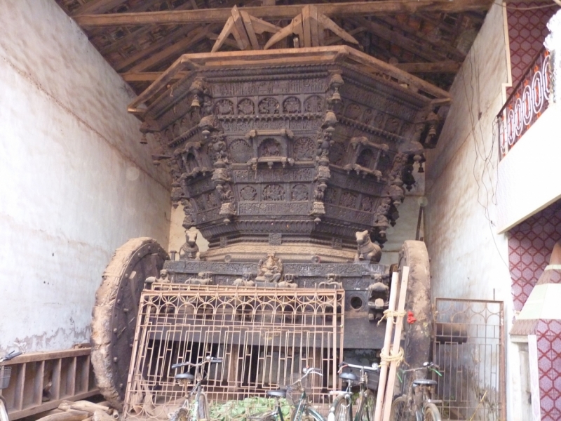 Бабуся, Динамо и излишества всякие нехорошие.