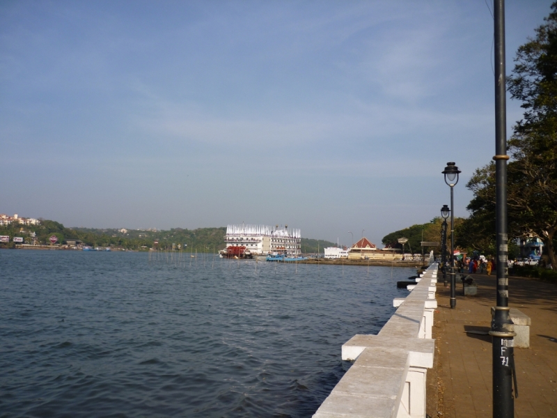 Бабуся, Динамо и излишества всякие нехорошие.