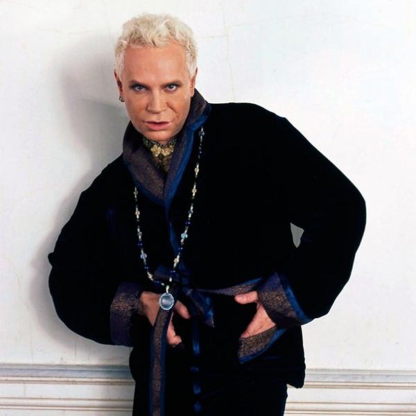 Бабуся, Динамо и излишества всякие нехорошие.