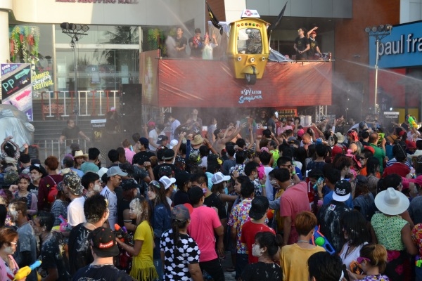 В Сонгкран на тайский Новый год - что работает