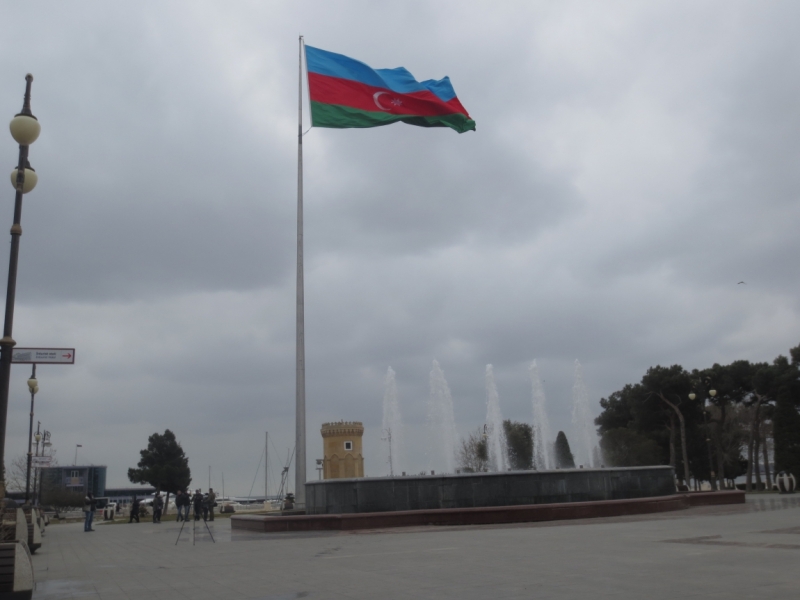 Флаги над городом (Тегеран, Язд, Баку февраль 2017)