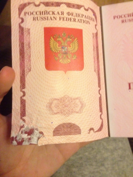 Поврежден загранпаспорт - могут быть проблемы на границе