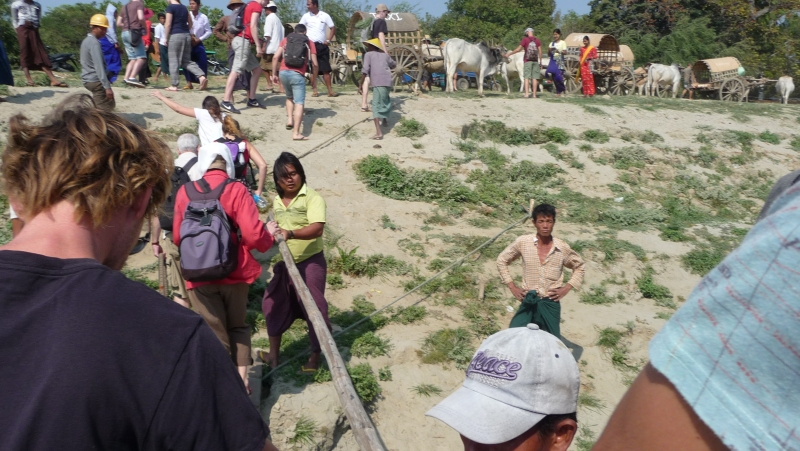   Над всею Бирмою безоблачное небо. Полезные сведения и вести с beach-front'а.