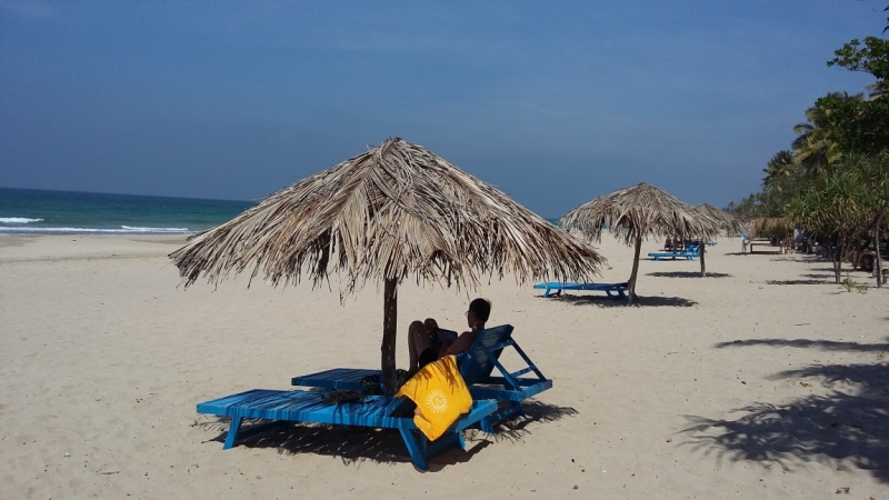   Над всею Бирмою безоблачное небо. Полезные сведения и вести с beach-front'а.