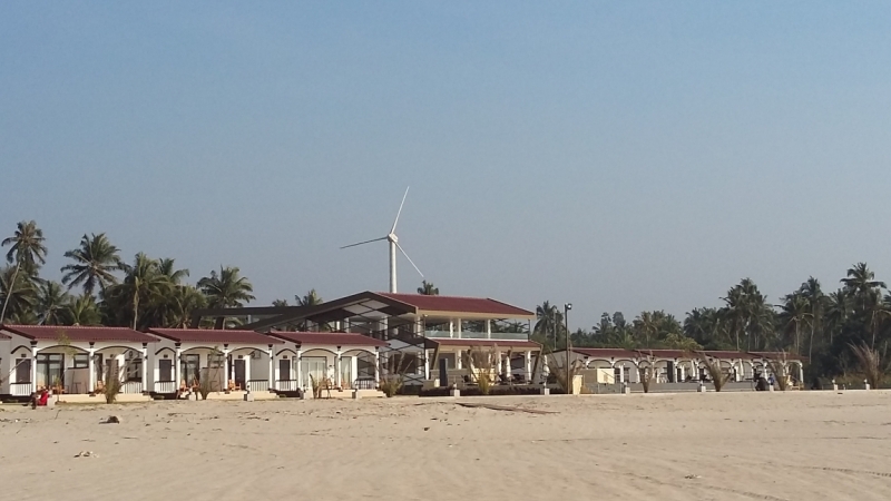   Над всею Бирмою безоблачное небо. Полезные сведения и вести с beach-front'а.