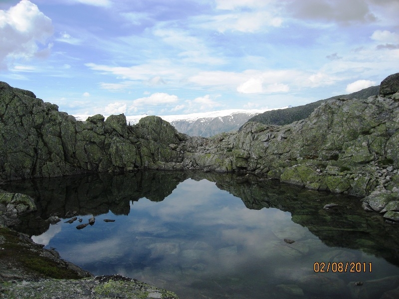 Дети (4 и 8 лет) в гостях у троллей дождливым летом 2011