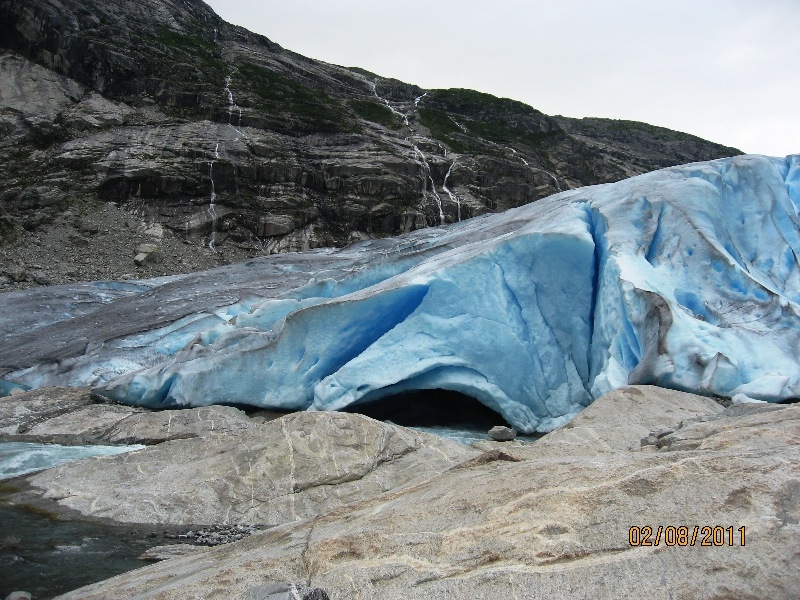 Дети (4 и 8 лет) в гостях у троллей дождливым летом 2011