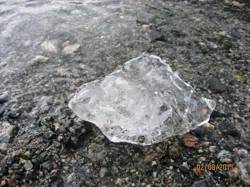 Дети (4 и 8 лет) в гостях у троллей дождливым летом 2011