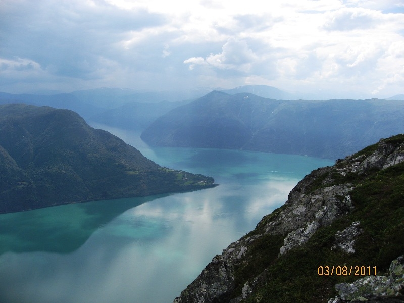 Дети (4 и 8 лет) в гостях у троллей дождливым летом 2011