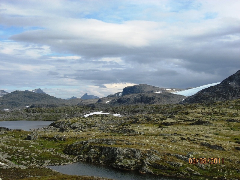 Дети (4 и 8 лет) в гостях у троллей дождливым летом 2011