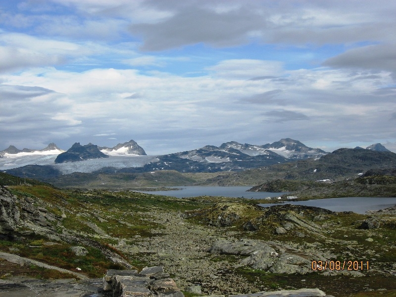 Дети (4 и 8 лет) в гостях у троллей дождливым летом 2011