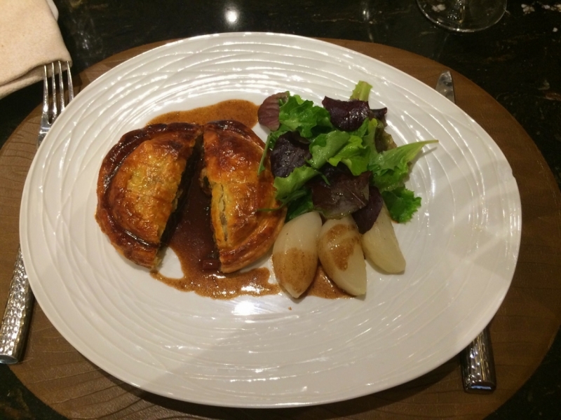 Весной, как в картах, не свезло с погодой в Ницце - в Париже повезло, как и в любви.