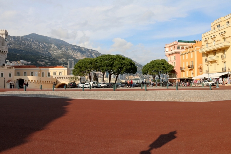 Весной, как в картах, не свезло с погодой в Ницце - в Париже повезло, как и в любви.