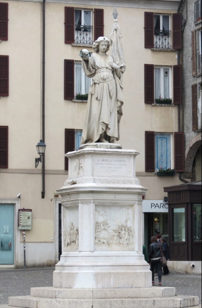 Случайная Италия. Просто погулять. Бергамо-Больцано-Брешиа, март 2017.