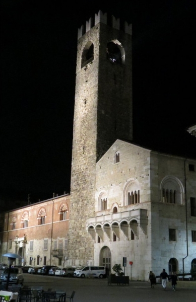 Случайная Италия. Просто погулять. Бергамо-Больцано-Брешиа, март 2017.