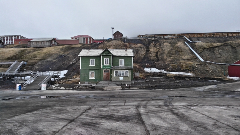 И тогда к нам пришел песец, или летний Шпицберген и снежно-пляжный Тромсё (июнь 2017 г.)