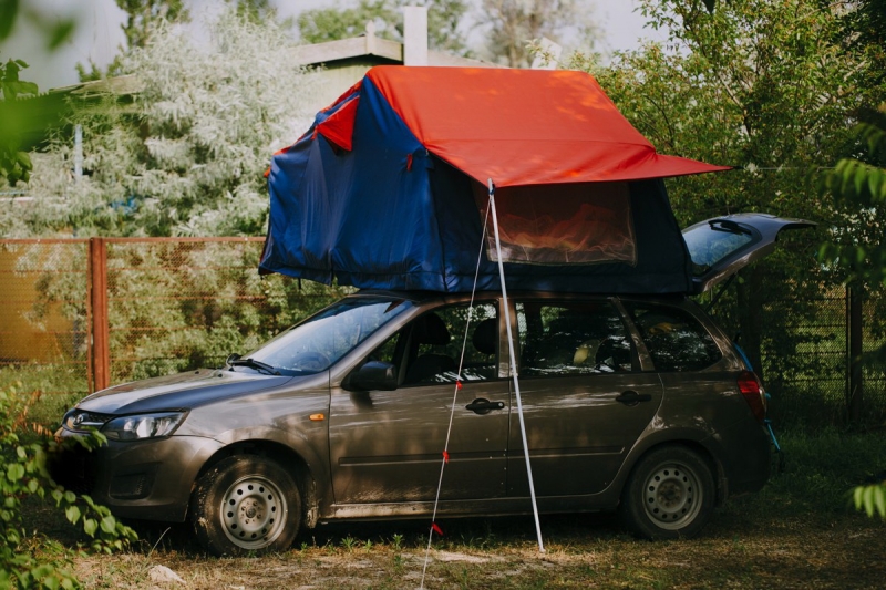 Палатка на крышу авто для автопутешествий