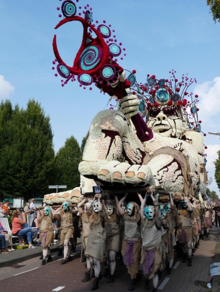 Цветочные парады Varend Corso (2017) и Corso Zundert (2017,2019) в Нидерландах