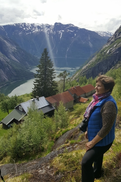 Там на неведомых дорожках...следы людей. Норвегия, регион фьордов, июнь 2017.