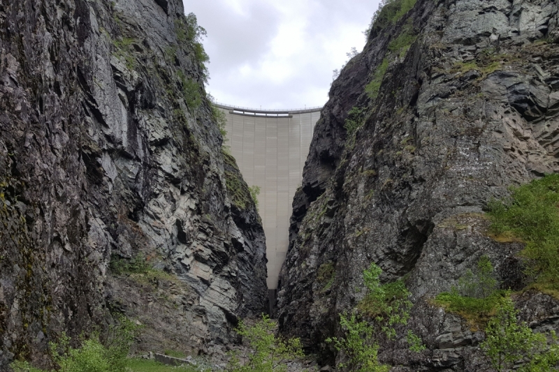 Там на неведомых дорожках...следы людей. Норвегия, регион фьордов, июнь 2017.