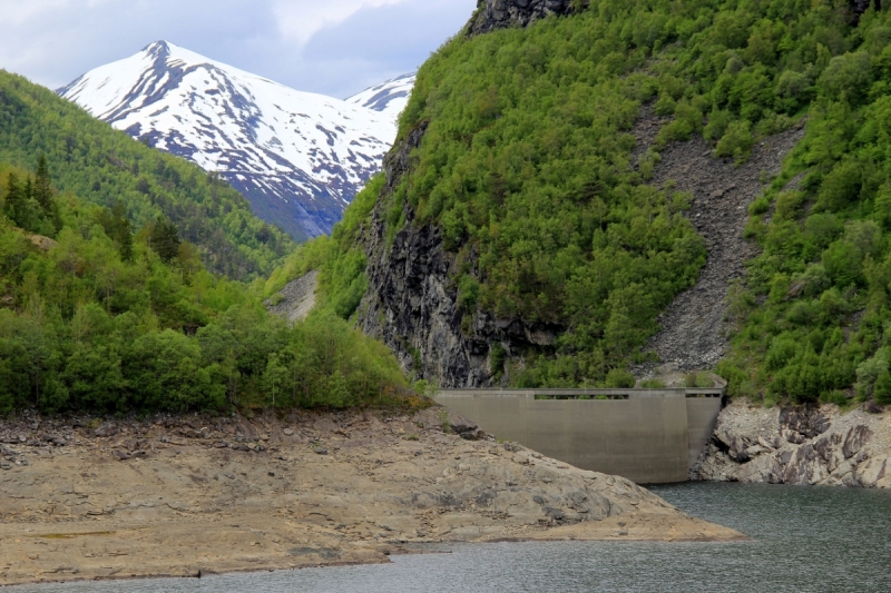 Там на неведомых дорожках...следы людей. Норвегия, регион фьордов, июнь 2017.