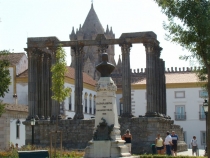 Evora Se and Roman ruins