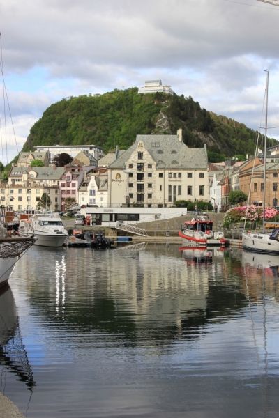 Там на неведомых дорожках...следы людей. Норвегия, регион фьордов, июнь 2017.