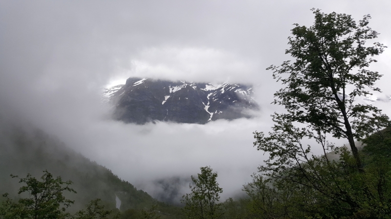 Там на неведомых дорожках...следы людей. Норвегия, регион фьордов, июнь 2017.