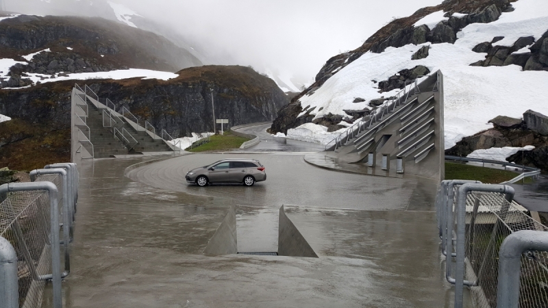 Там на неведомых дорожках...следы людей. Норвегия, регион фьордов, июнь 2017.