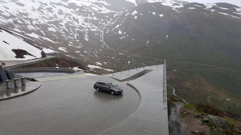 Там на неведомых дорожках...следы людей. Норвегия, регион фьордов, июнь 2017.