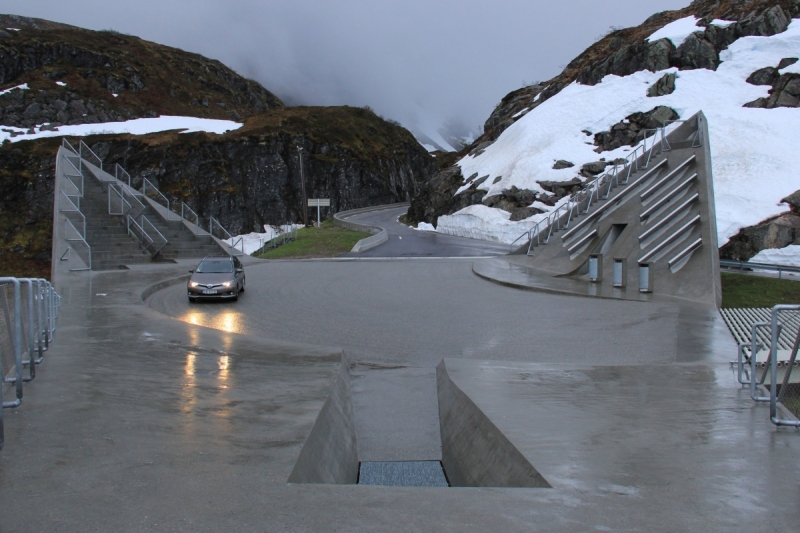 Там на неведомых дорожках...следы людей. Норвегия, регион фьордов, июнь 2017.