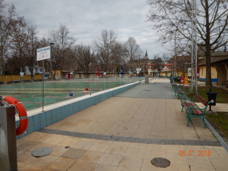 Спортивно-термальный комплекс Török Sándor fürdő в городе Хедмезевашархей (Hódmezővásárhely) Спортивно-термальный комплекс Török Sándor fürdő в городе Хедмезевашархей (Hódmezővásárhely)