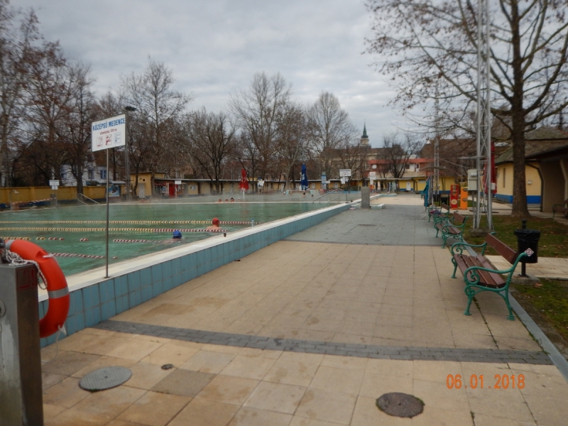 Спортивно-термальный комплекс Török Sándor fürdő в городе Хедмезевашархей (Hódmezővásárhely)