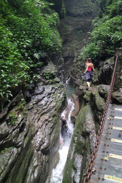 Ущелье Sitting Dragon Gorge (Zuo Long Gorge) рядом с г.Фуронг