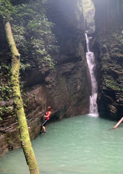 Ущелье Sitting Dragon Gorge (Zuo Long Gorge) рядом с г.Фуронг