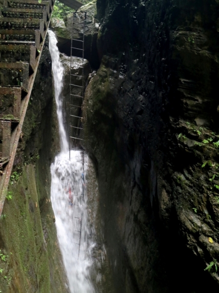 Ущелье Sitting Dragon Gorge (Zuo Long Gorge) рядом с г.Фуронг