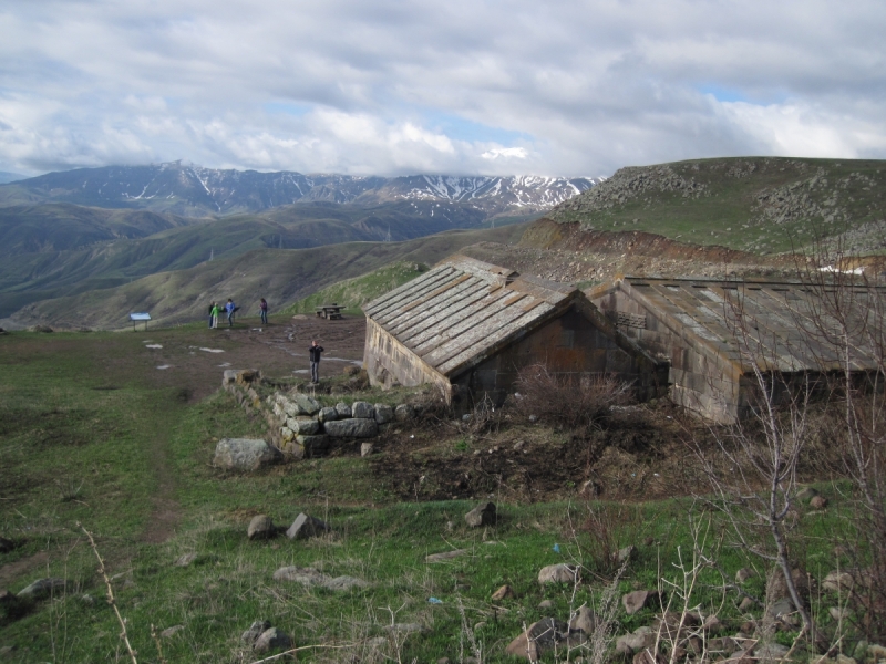 Май в Армении. Гарни, Ехегнадзор, Севан, Дилижан, Ереван. Трекинг.