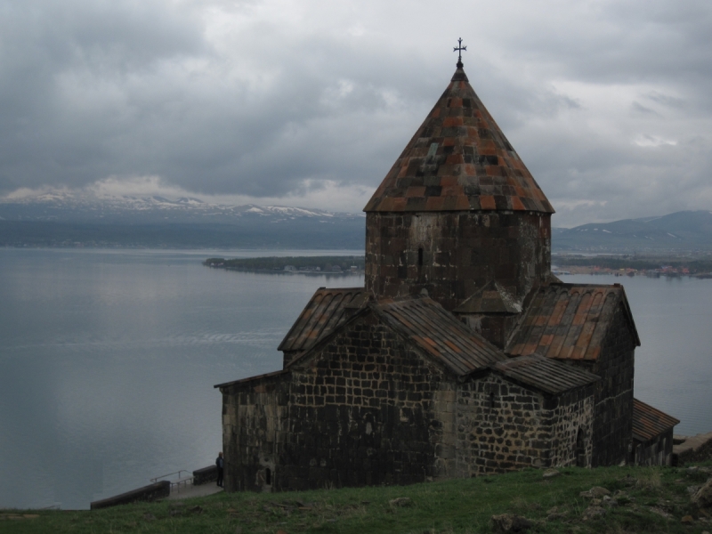 Май в Армении. Гарни, Ехегнадзор, Севан, Дилижан, Ереван. Трекинг.