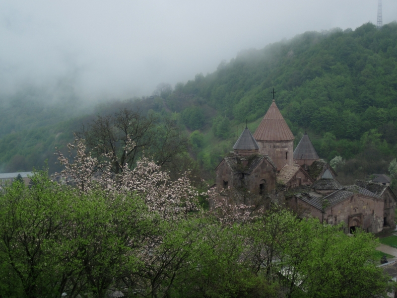 Май в Армении. Гарни, Ехегнадзор, Севан, Дилижан, Ереван. Трекинг.