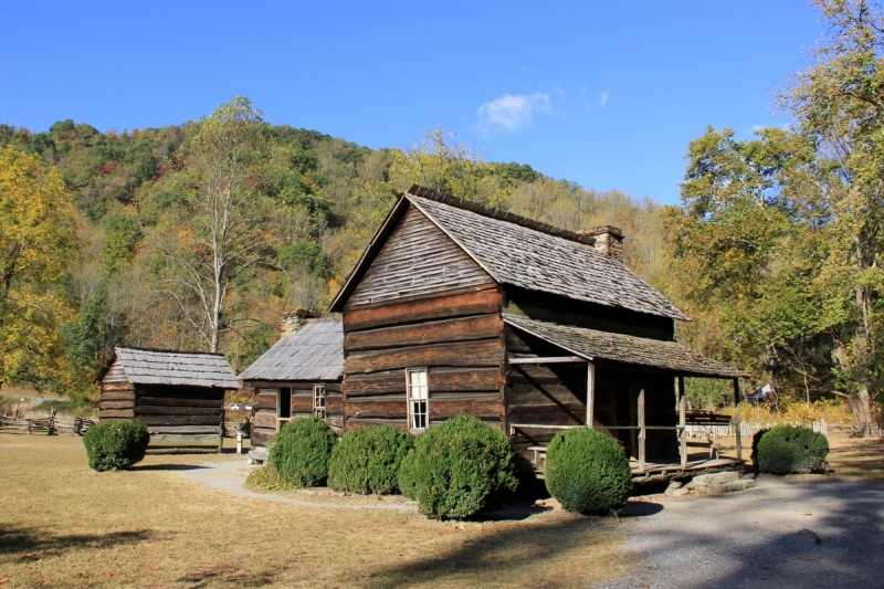 Осень в золоте и багрянце не стеснялась восхищать. Blue Ridge Parkway. 18-22 октября 2016 года.