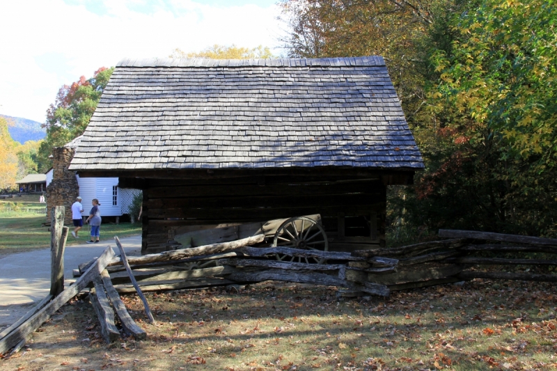 Осень в золоте и багрянце не стеснялась восхищать. Blue Ridge Parkway. 18-22 октября 2016 года.