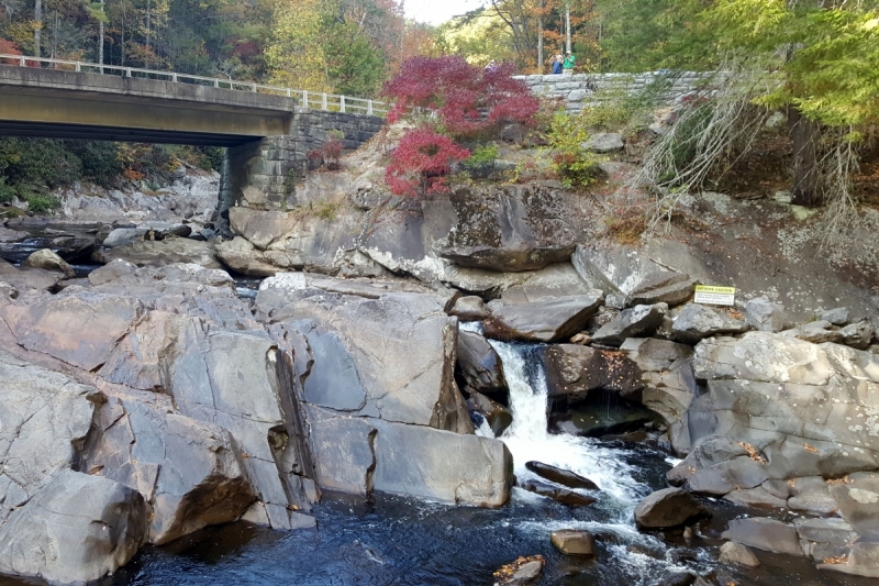 Осень в золоте и багрянце не стеснялась восхищать. Blue Ridge Parkway. 18-22 октября 2016 года.