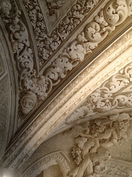 По следам жёлтого трамвайчика. Убегая от волн, попасть в лабиринты португальской весны.