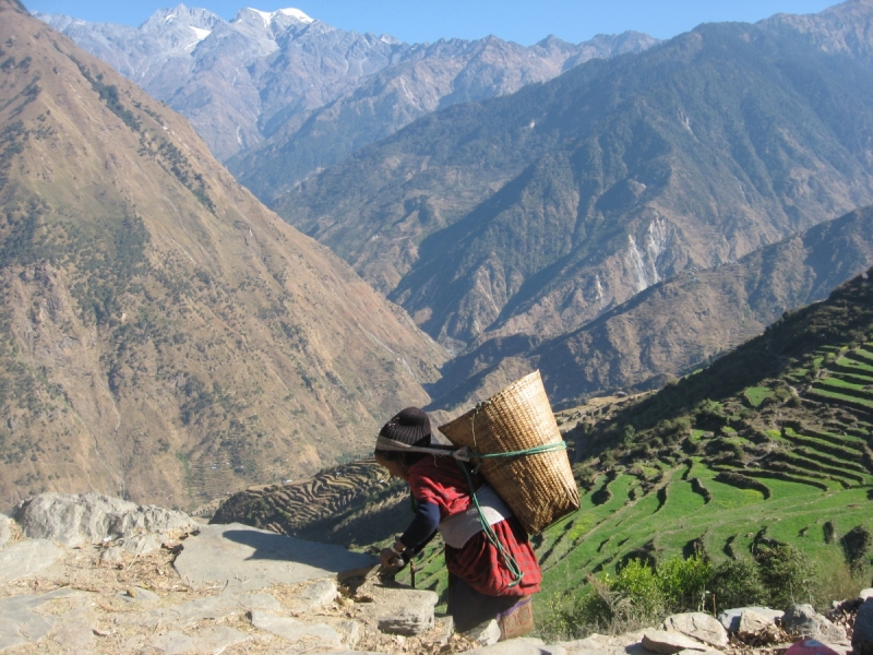 От Татопани к Татопани с видом на Ганеш химал