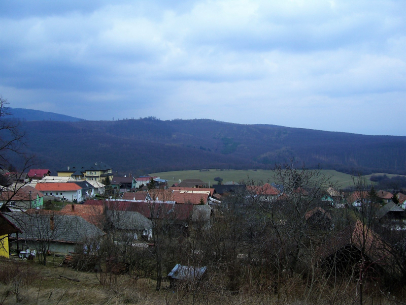 Запад, Юг, Восток, а посередине-Тренчин