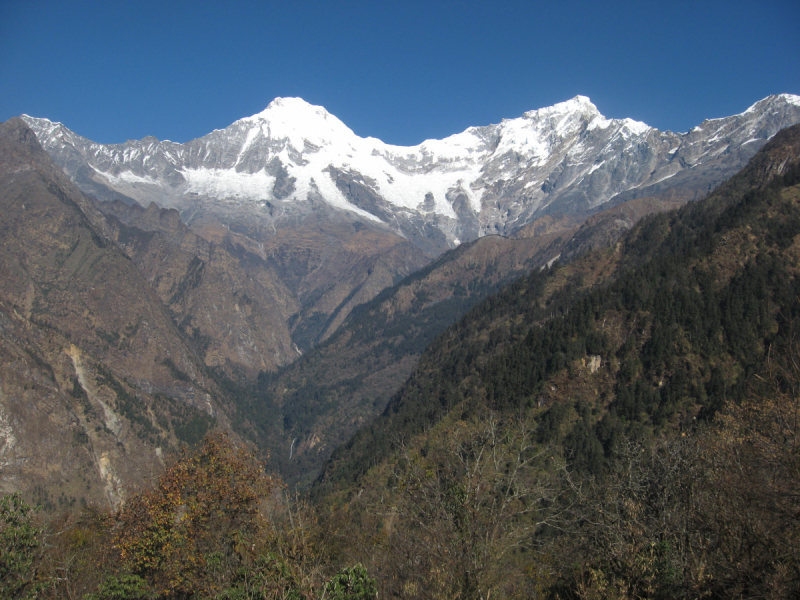 От Татопани к Татопани с видом на Ганеш химал