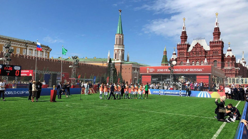 Товарищеский матч болельщиков России на Красной площади в Москве