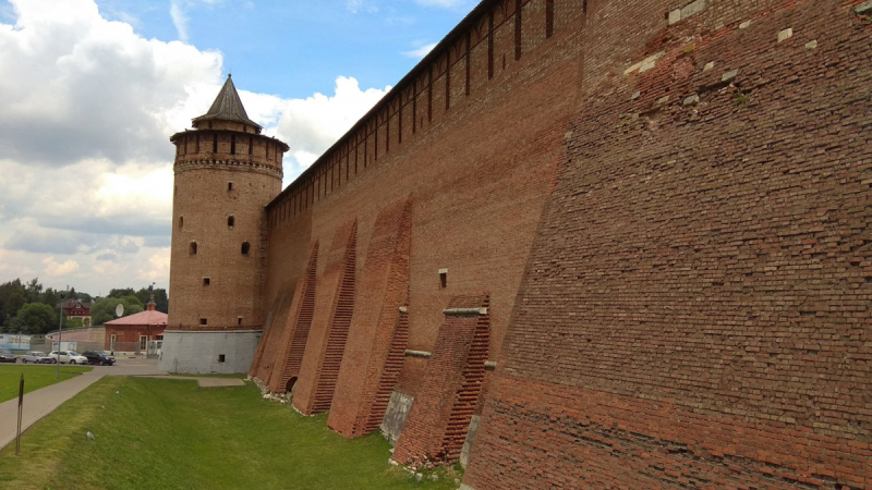 Коломна летней субботой. Калачи. Пастила. Кремль. Пицца. Картофель-фри. Супермаркет.