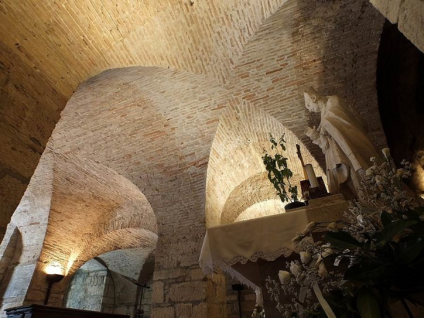 2018, янв. Жемчужинки Марке: травертиновый Асколи-Пичено (очень подробно) и ярко-рыжая Оффида (набегом). Без а/м.