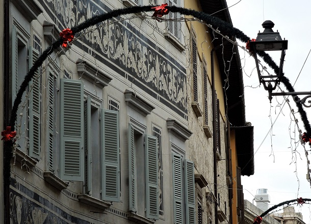 2018, янв. Жемчужинки Марке: травертиновый Асколи-Пичено (очень подробно) и ярко-рыжая Оффида (набегом). Без а/м.